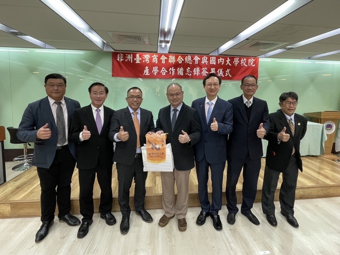 龍華科大協助海外臺商轉型升級，並解決人才和技術問題，成為挹注臺商關鍵力量。
