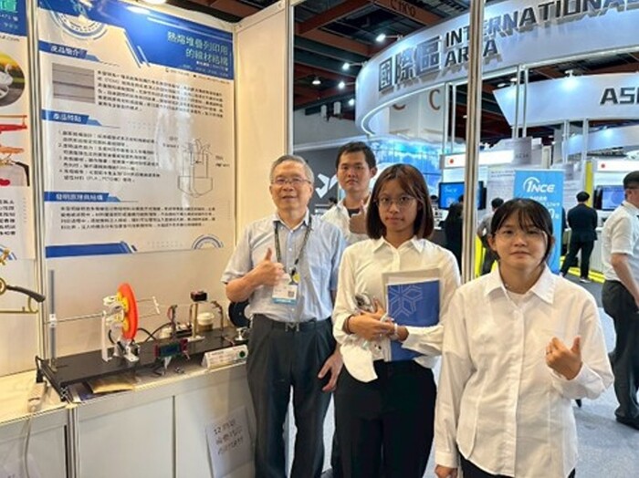 企業管理系阮耀弘師生團隊研發之《熱熔堆疊列印用線材》獲銅牌肯定。