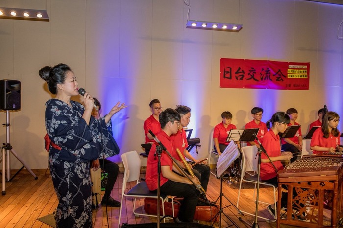 游美媛講師是傑出的旅日華僑演歌歌手，以優美歌聲維繫台日民間友好情誼。