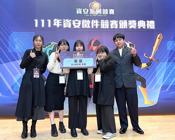 龍華科大文創系學生團隊作品《剪譜債》，榮獲111年行政院資安影片優選獎。圖片