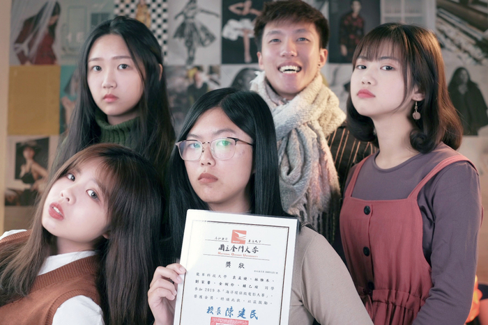 龍華科大PBL影視專班學生，榮獲2019「海洋環保」微電影大賽金獎第一名殊榮。圖片