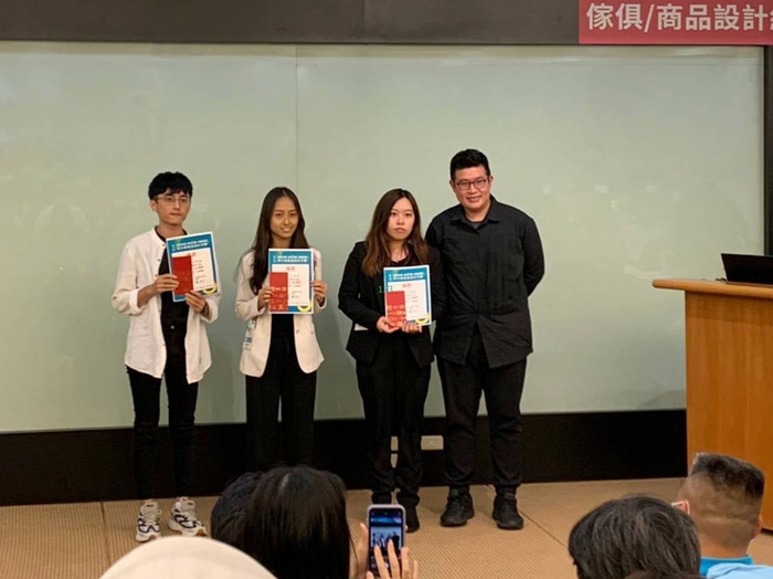 特力家居盃設計大賽，龍華科大商品設計組獲獎學生合影。