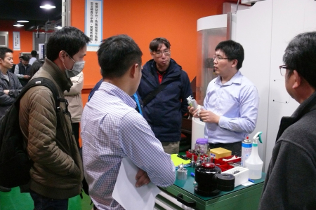 龍華科技大學廿六日舉辦多軸加工技術交流會，動態展示五軸加工機及車銑複合機應用與成果。