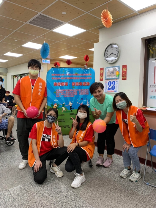 龍華科大「樂生生樂」服務志工團隊，讓樂生院民們感受社會溫暖。