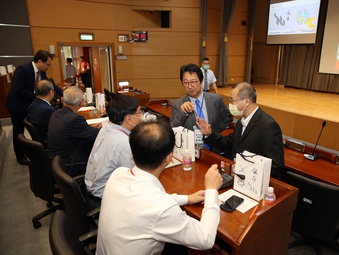 與會人員分享交流最新半導體資訊。