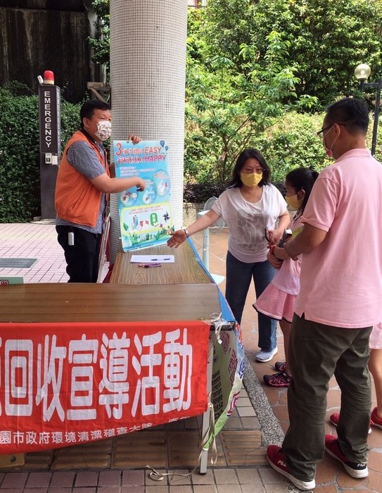 龍華科大邀請桃市環境清潔稽查大隊到校，為師生民眾宣導垃圾分類資源回收規定。