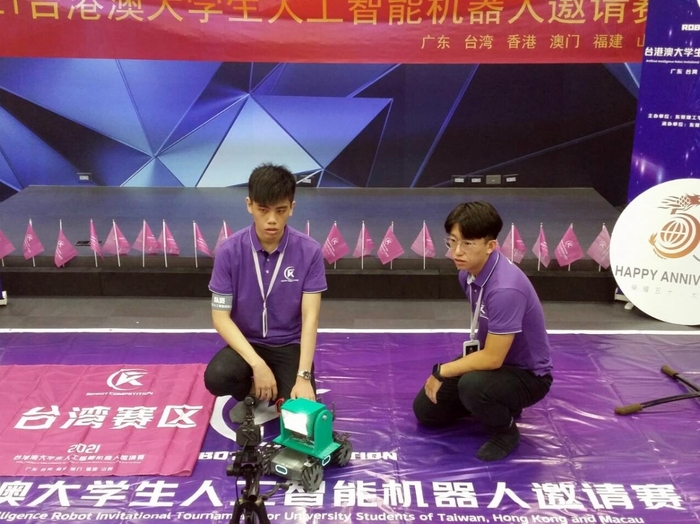 龍華科大PBL機器人專班學子在2021台港澳人工智能機器人邀請賽表現亮眼。