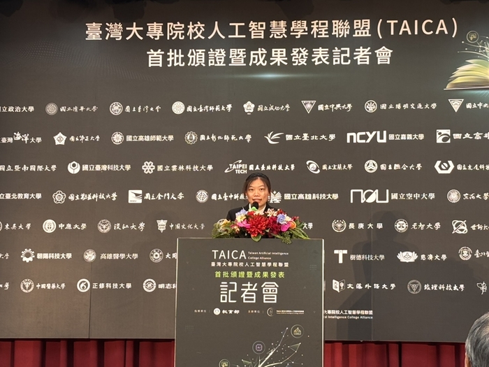 龍華科大資管系陳玟卉獲選TAICA成果典禮全國5位學生代表之一，並為唯一來自私立科技大學的學生，於典禮中分享AI跨域學習成果。