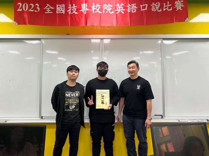 應外系組團體第二名陳佳祺、林世安同學。