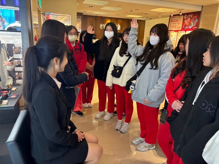學子們熱烈參與在昇恆昌的體驗活動。
