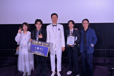 龍華科大學生跨域共創《圍今》榮獲第六屆《大和獎》微電影競賽佳作,圖為學生代表合影。