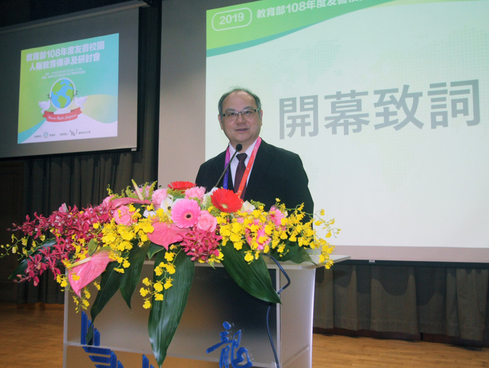 龍華科大校長葛自祥代表全校師生歡迎人員蒞校。