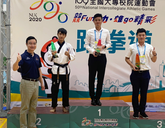 龍華科大跆拳代表隊參加109年全國大專校院運動會表現出色，榮獲品勢團體賽銀牌。