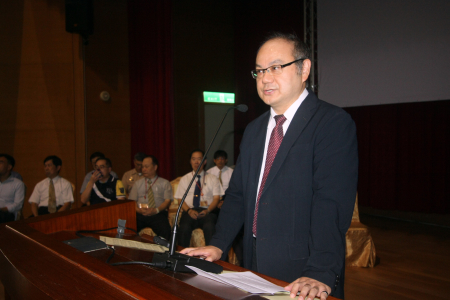 龍華科大舉行107學年新生定向輔導始業式，校長葛自祥鼓勵新鮮人珍惜青春，探索興趣快樂學習。