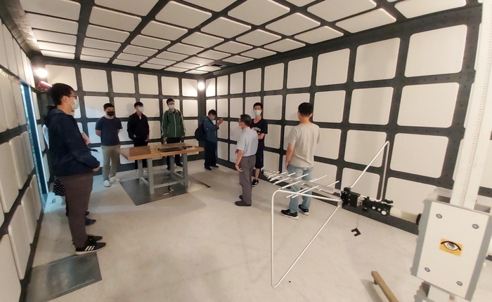 龍華科大辦理5G小基站與無線接取領域技術與應用實測班，提升產業人才職場競爭力。