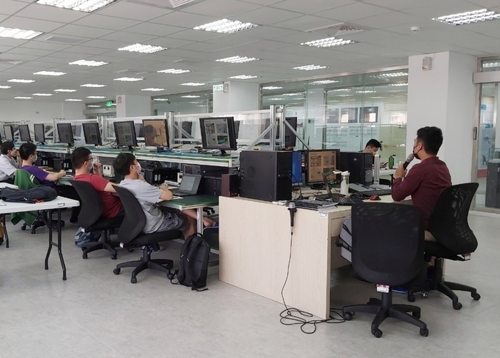 龍華科大攜手電電公會，培育5G小基站技術應用量測人才。