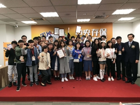 圖為中央存款保險公司舉辦全國短片比賽，龍華科大文創系學生團隊，榮獲冠亞軍及5項佳作。圖片