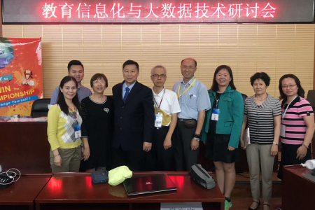 圖為兩岸教育資訊化與大數據技術研討會，龍華科大許祖嘉老師(左一)代表學校與當地專家學者交流。