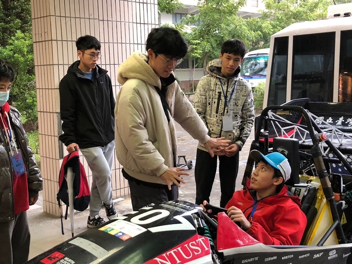 學員與臺科大學子經驗分享交流。