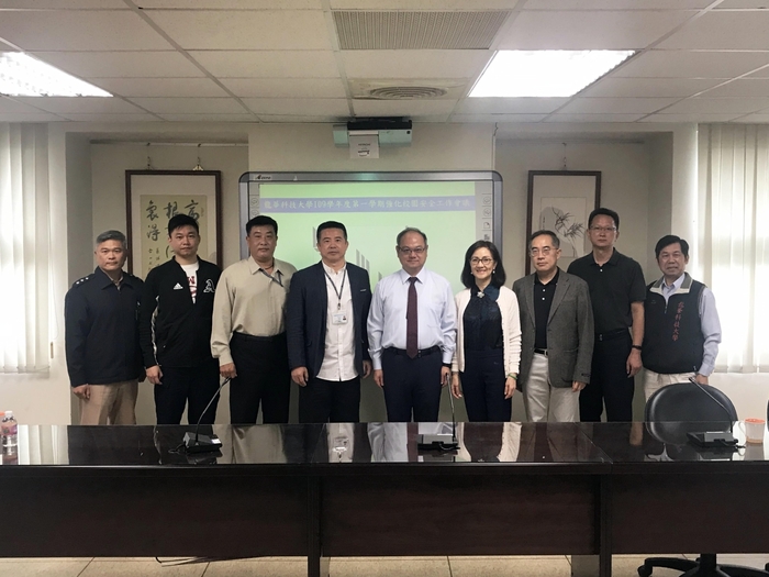 龍華科大校長葛自祥及行政副校長林如貞感謝龜山分局同仁協力維護校園安全。