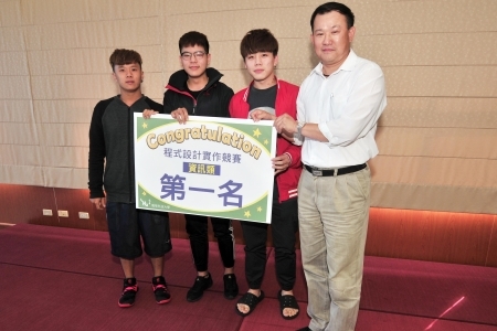 龍華科大106學年起舉辦程式設計實作競賽，強化學生AI時代資訊必備技能。