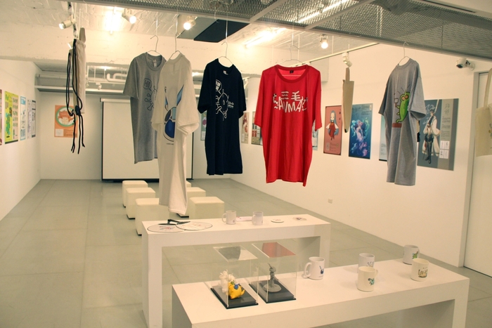 龍華科大遊戲系師生開發T恤、馬克杯、3D列印公仔等相關授權商品，讓人耳目一新。