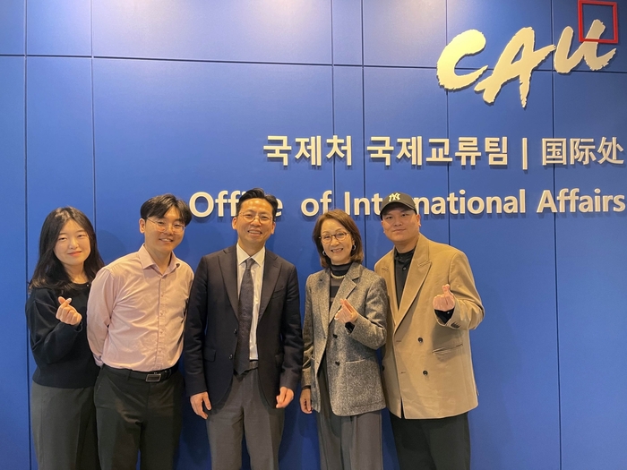 The LHU team visited Chung-Ang University in Korea.