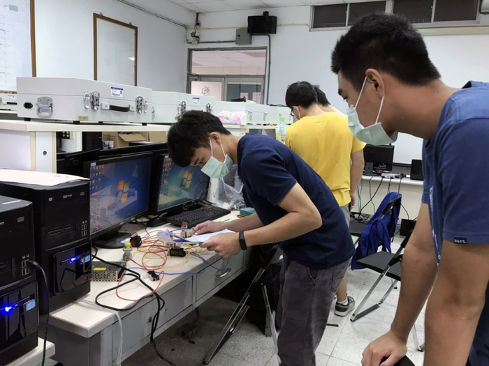 龍華科大提供受訓學員實作場域，理論與實務並重，學員產出成果作品相當豐碩。