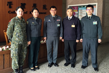 陸軍後勤部綜合計畫處黃上校，帶領單位招募小組人員拜會龍華科技大學。