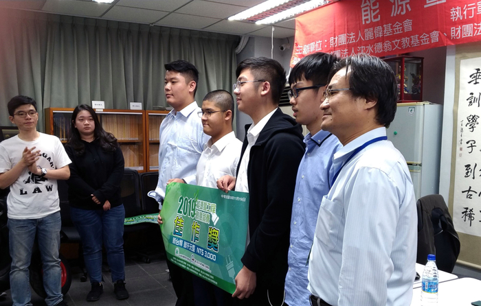 龍華科大五專生作品「太陽能轉熱能應用與發電」，展現創意與技能實作力。