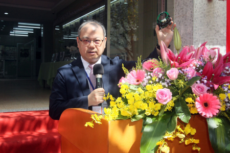 龍華科大葛自祥校長說，類產線工廠與業界同步，並可在校進行微量產。