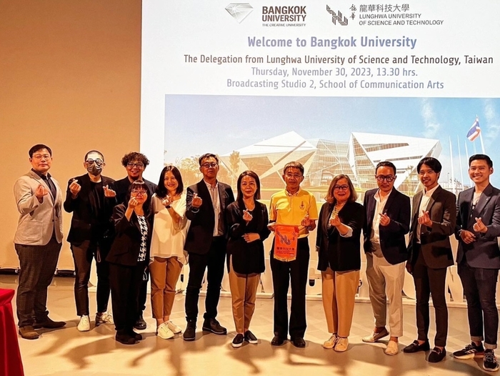 The College of Humanities and Design at Lunghwa University of Science and Technology collaborates with Communication Arts College at Bangkok University to promote cooperation and exchanges in film and media communication.
