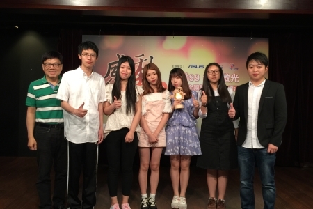 圖為龍華科大文創系學生陳林琪、林敏、黃倩、黃廷毅、蕭溢偉、呂姝婷以作品〈暖心〉榮獲佳作。圖片