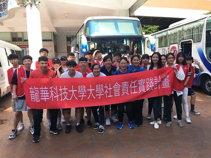 實踐社會責任,龍華科大「躍動樂齡銀向健康」巡迴車正式啟程。