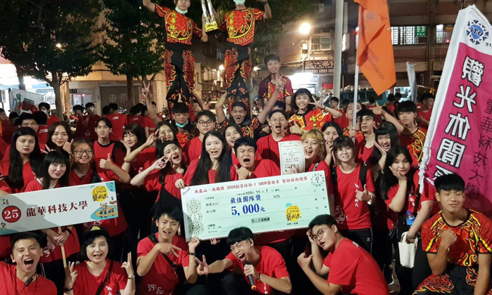 龍華觀休系學生表演,洋溢動感活力。