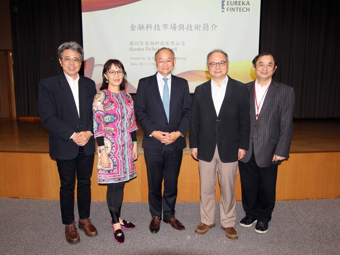 龍華科大邀請優利佳金融科技創辦人張華平，分享Fintech創新應用及跨域職場經驗。