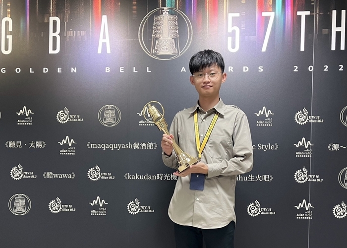 龍華科大文創系校友董家銓，畢業才一年就勇奪電視金鐘獎。圖片