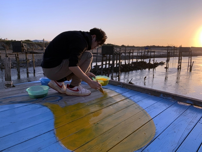 「收穫鰻滿」團隊以海浪滔滔不絕，大自然生生不息形象，創造豐收滿盈的意象。圖片