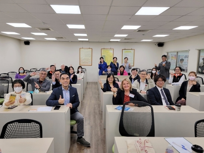 Fiona Wiebusch專題講座《運用數位工具促進主動學習》引起共鳴，演講後討論熱烈。