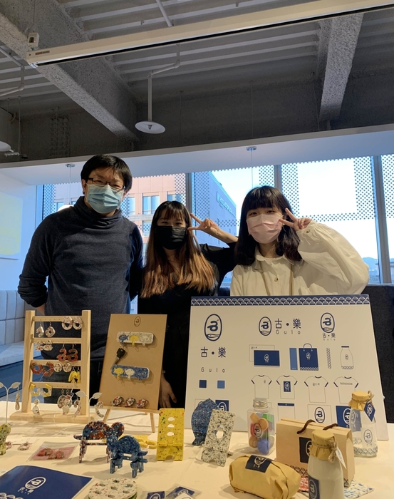 龍華團隊藉由回收物製作各式文創商品。