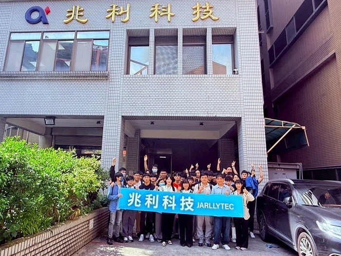 透過參訪讓學子提前熟悉職場環境，也對實習生活有了初步認識。