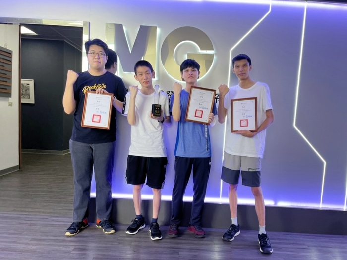 得獎同學王昱翔、吳宇倫、江睿翊、林庭邦，在遊戲腳本中，跨域結合人文歷史與數位科技，賦予老建物多元展示面貌。