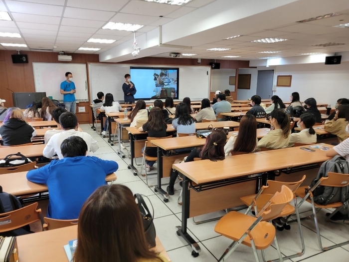 龍華科大應外系舉辦2023海外實習說明會。