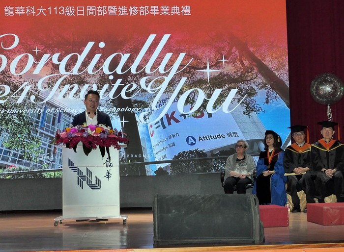 桃市副市長蘇俊賓勉學子，要將龍華人的DNA和精神貢獻給國家社會。