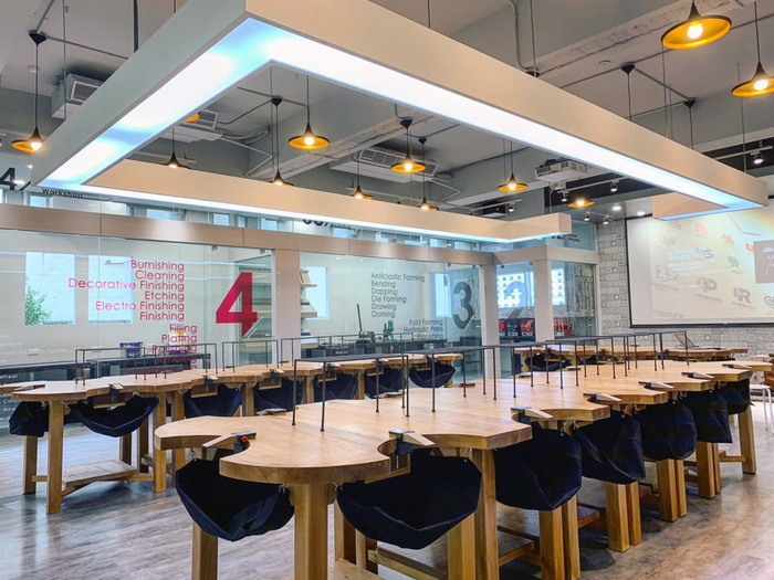 龍華科大斥資近千萬元，將文創系各專業教室及公共場域重新設計。圖片