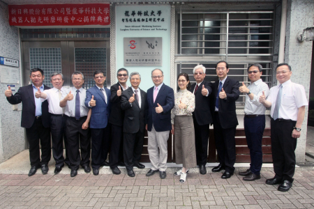 龍華科大與新日興共同成立機器人拋光研磨研發中心，引領機械傳產業加速智慧化升級。