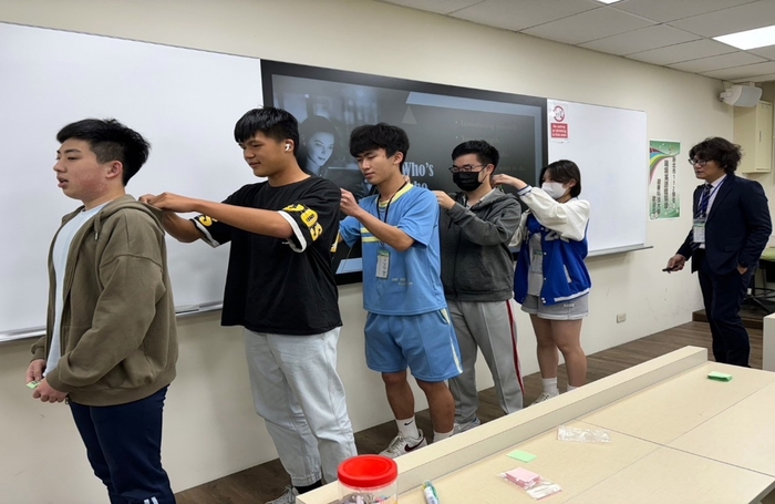 龍華科大英語職場體驗課程，師生進行有趣互動。