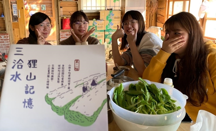 透過課程導入，由龍華科大學生參與地方誌的設計。