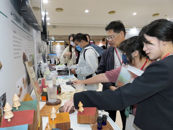 Teachers are guiding students to participate in local sectors as LHU continues to promote numerous USR initiatives this year.