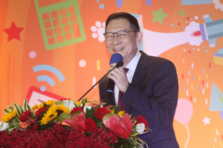孫道亨董事長感謝全校教職員生及校友們，共同讓龍華科大成長茁壯。
